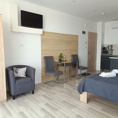 Ujhely Apartmanhaz Siofok Ngoại thất bức ảnh