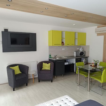Ujhely Apartmanhaz Siofok Ngoại thất bức ảnh