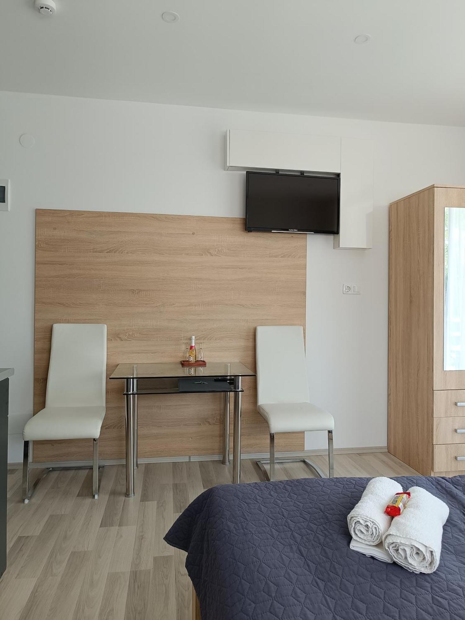 Ujhely Apartmanhaz Siofok Ngoại thất bức ảnh