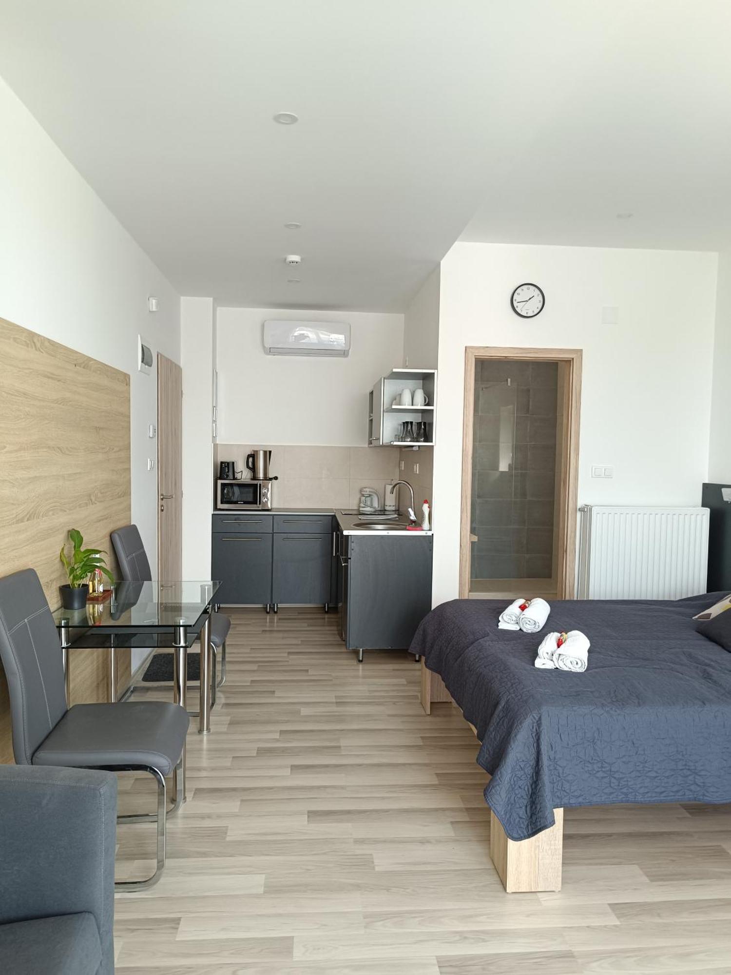 Ujhely Apartmanhaz Siofok Ngoại thất bức ảnh