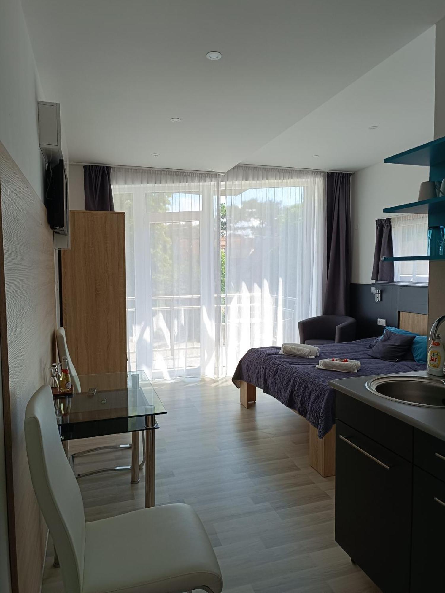 Ujhely Apartmanhaz Siofok Ngoại thất bức ảnh