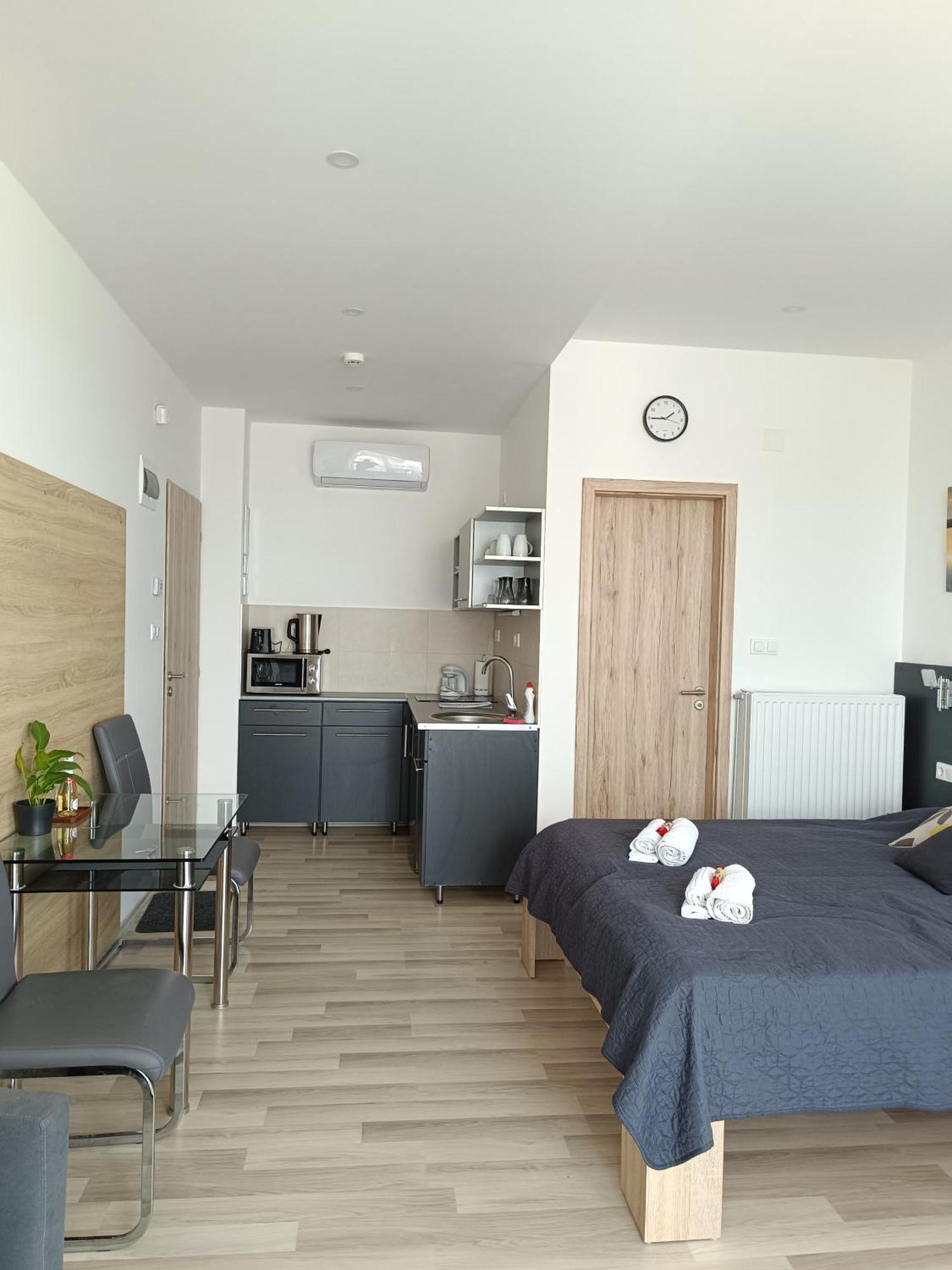Ujhely Apartmanhaz Siofok Ngoại thất bức ảnh