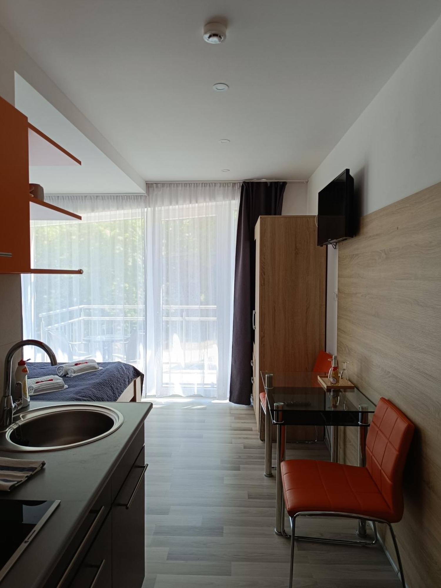 Ujhely Apartmanhaz Siofok Ngoại thất bức ảnh