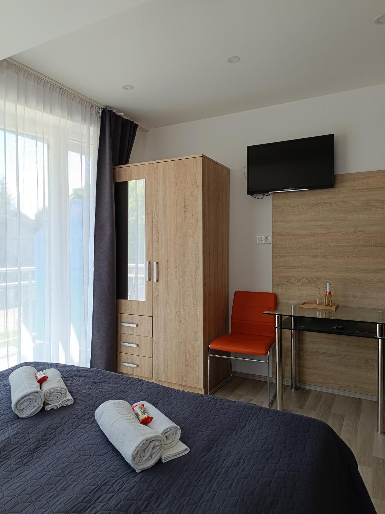 Ujhely Apartmanhaz Siofok Ngoại thất bức ảnh