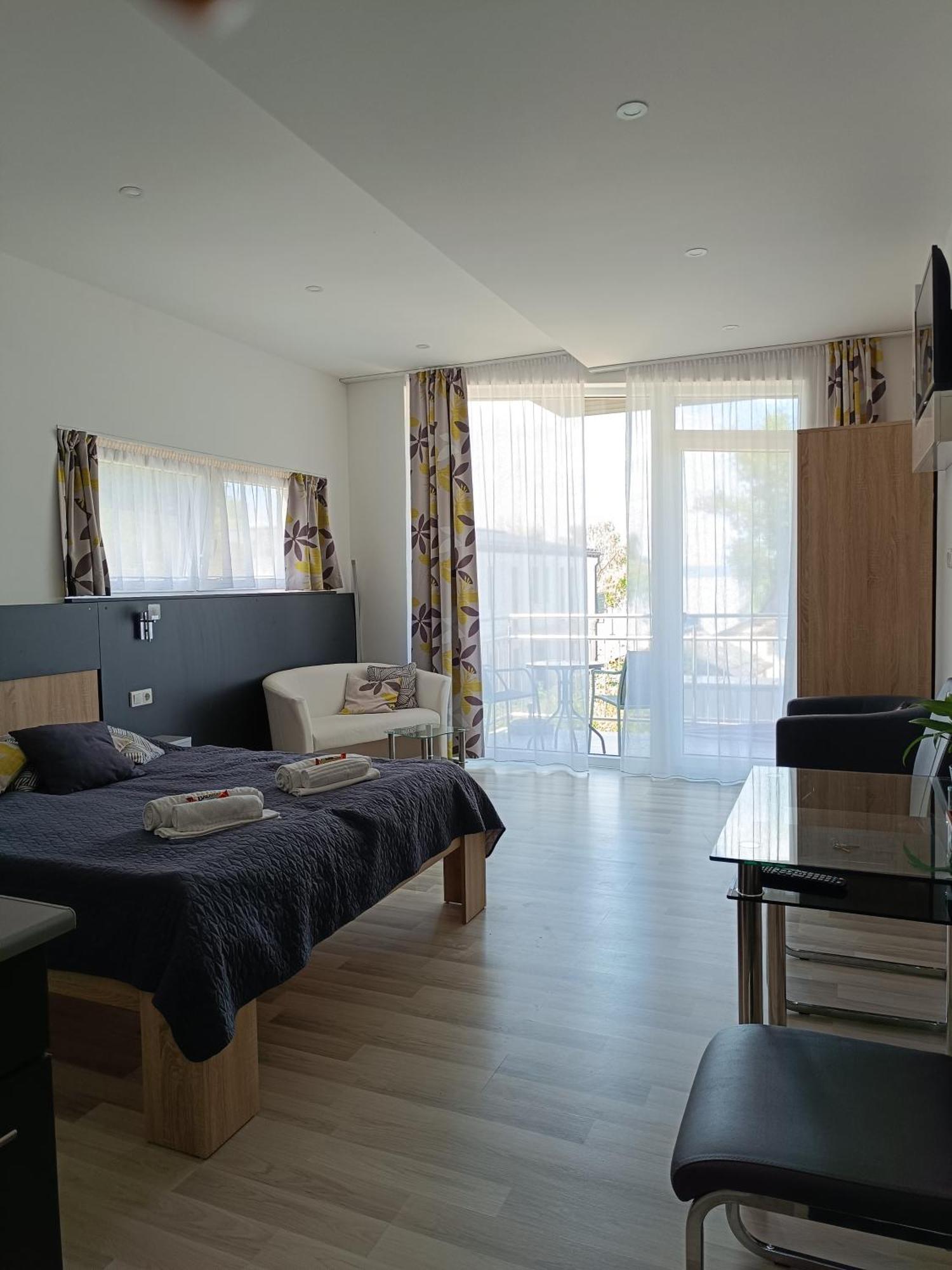 Ujhely Apartmanhaz Siofok Ngoại thất bức ảnh