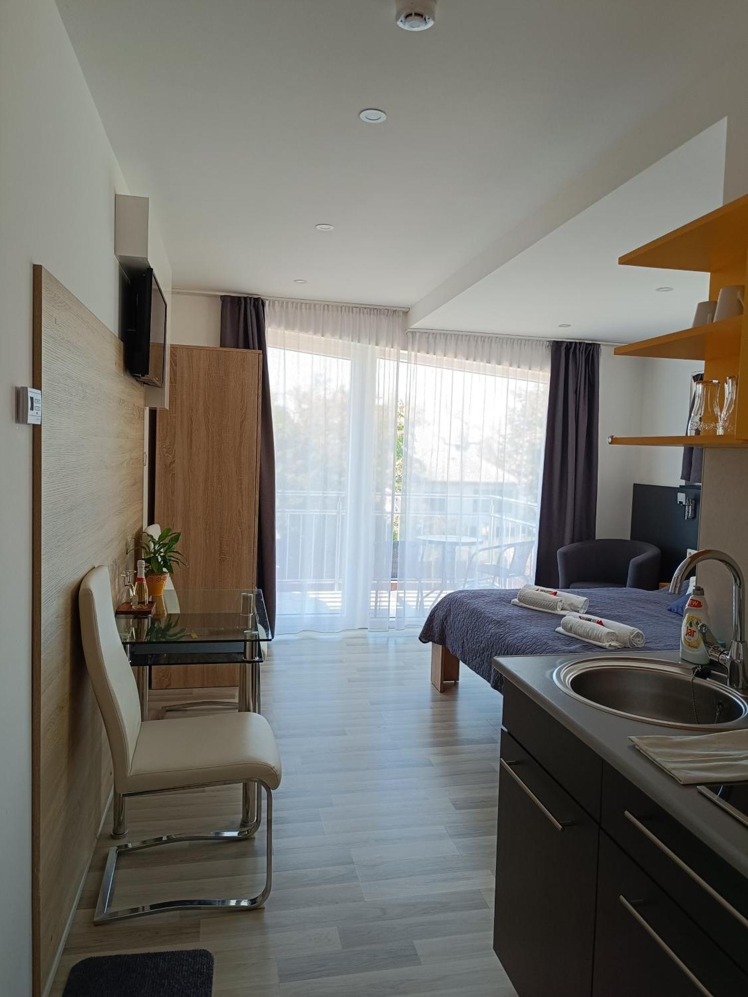 Ujhely Apartmanhaz Siofok Ngoại thất bức ảnh