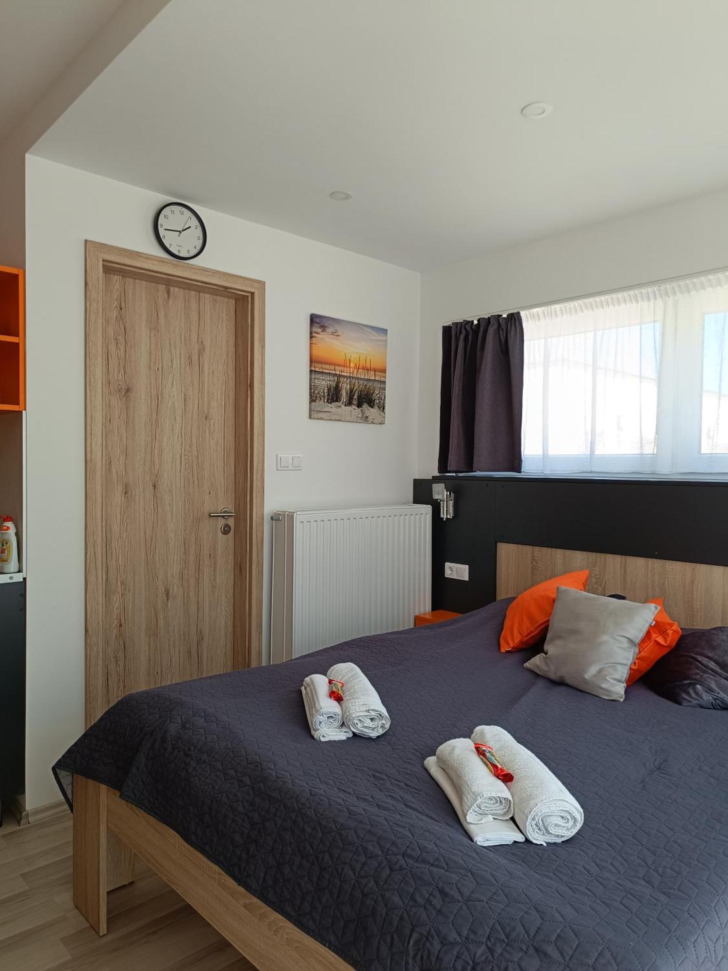 Ujhely Apartmanhaz Siofok Ngoại thất bức ảnh