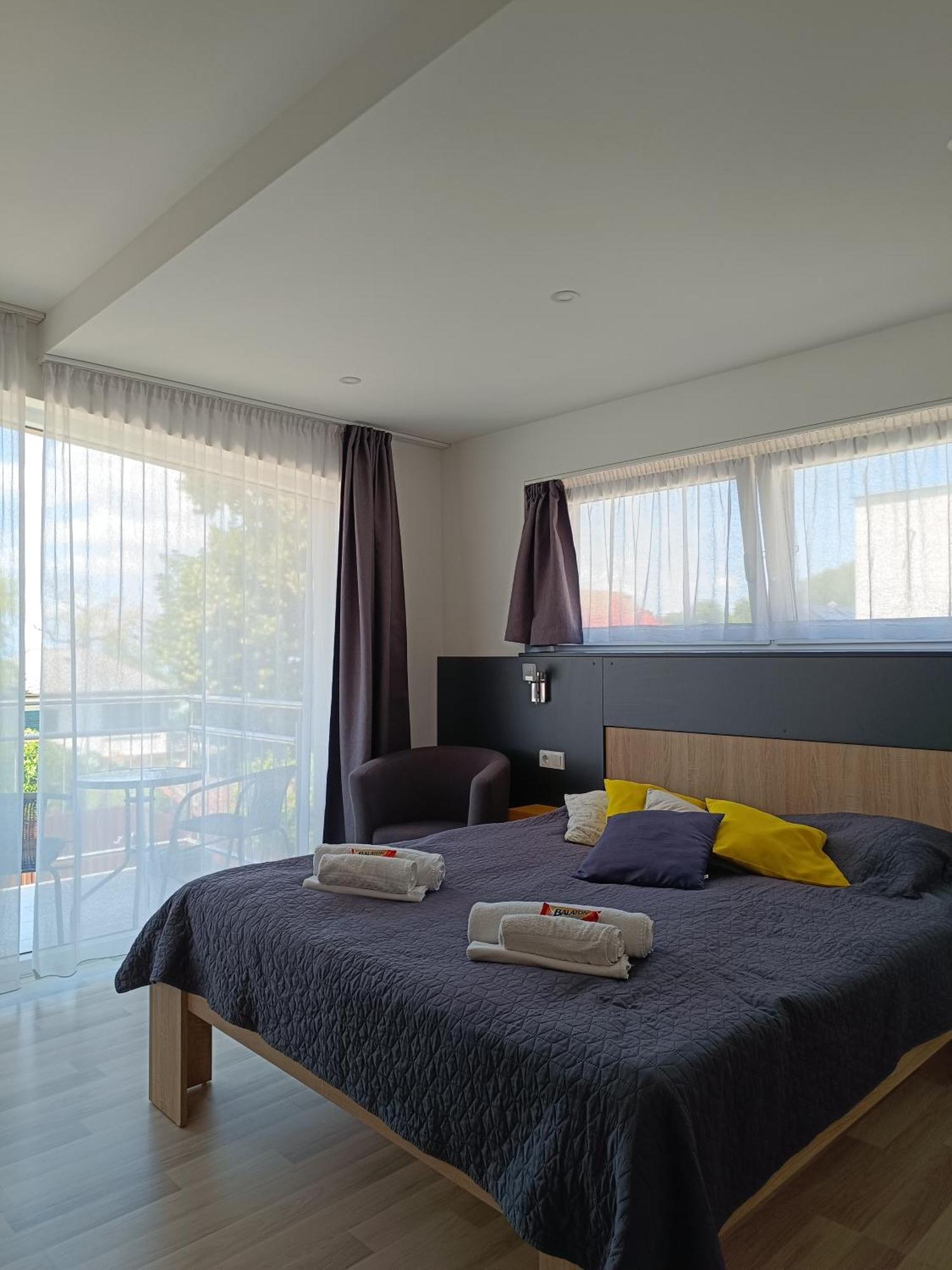 Ujhely Apartmanhaz Siofok Ngoại thất bức ảnh
