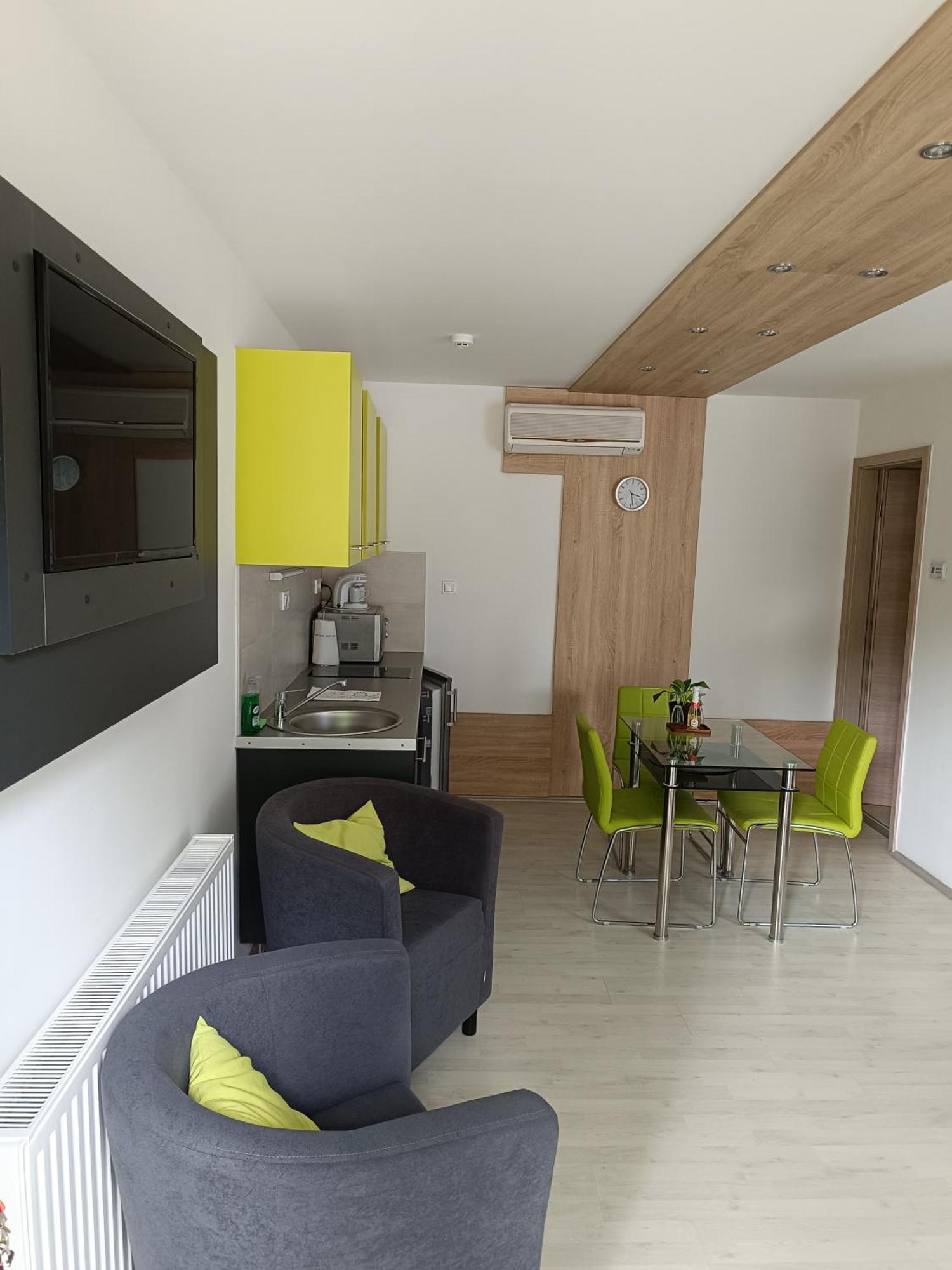Ujhely Apartmanhaz Siofok Ngoại thất bức ảnh