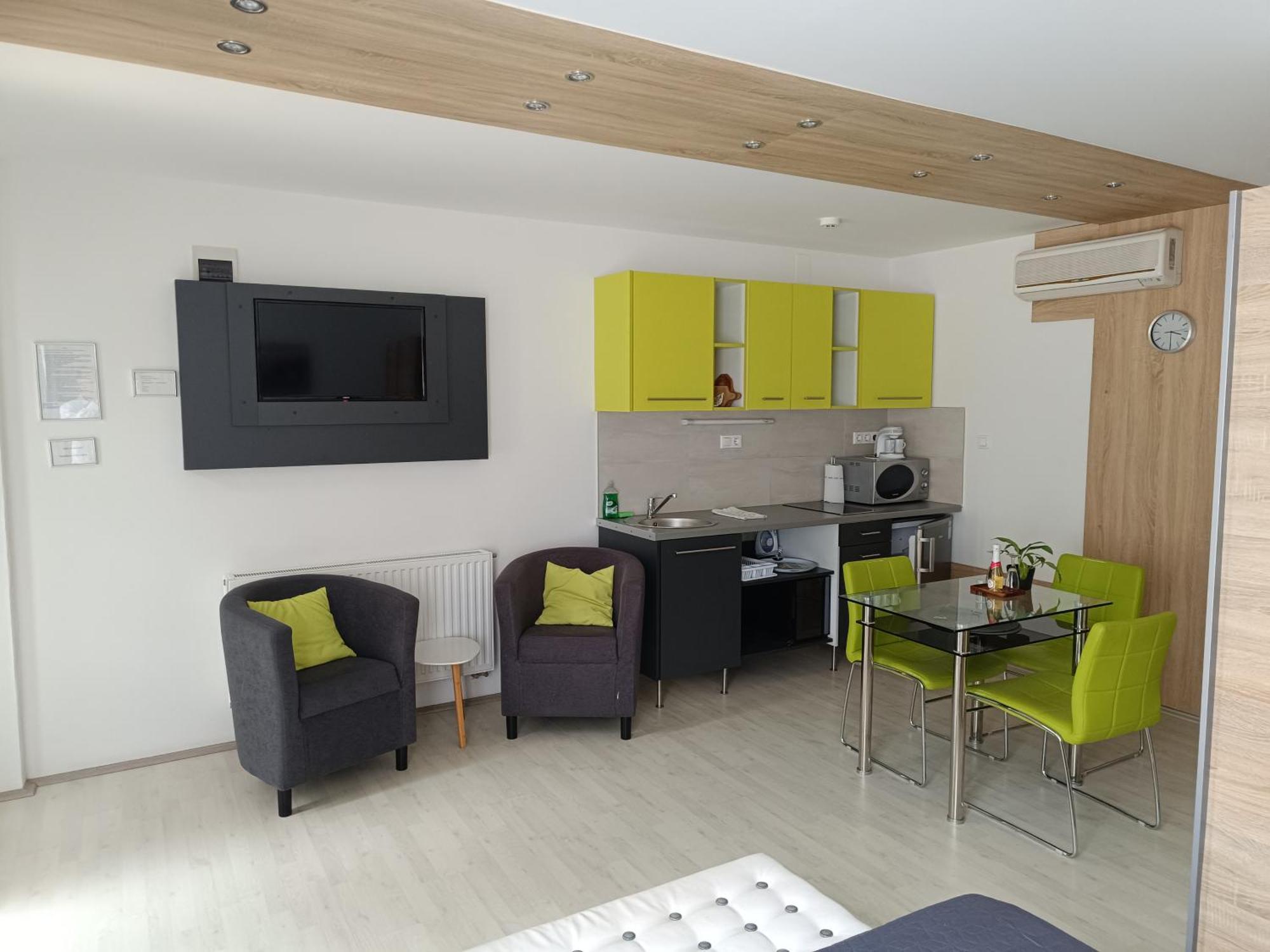 Ujhely Apartmanhaz Siofok Ngoại thất bức ảnh