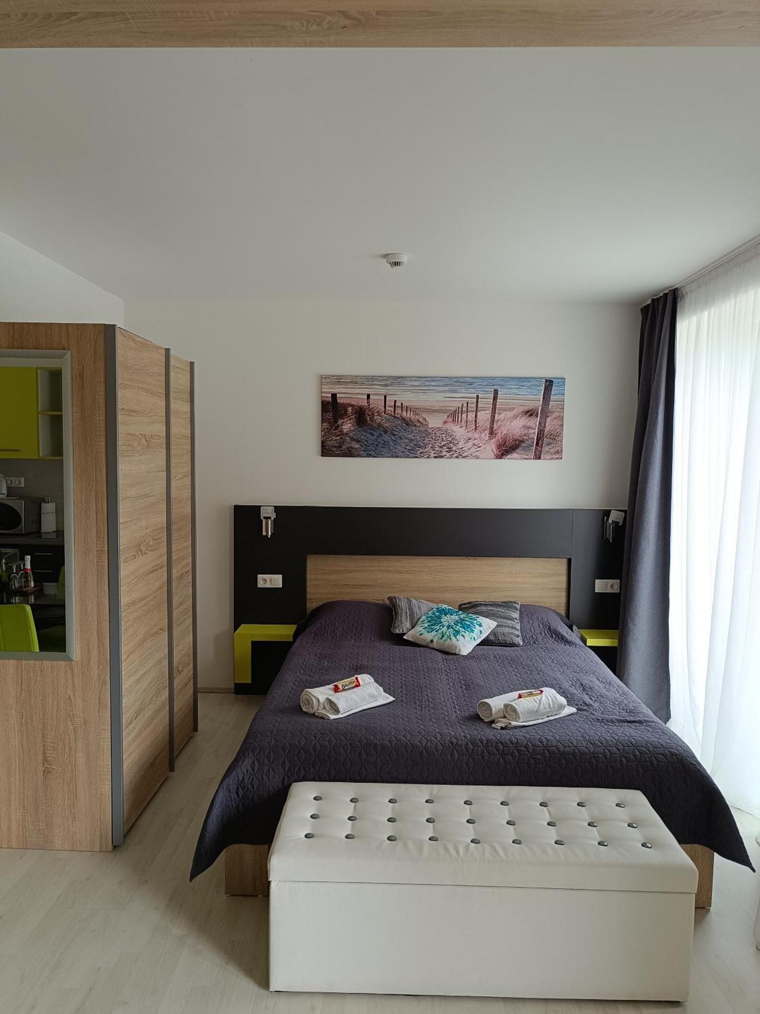 Ujhely Apartmanhaz Siofok Ngoại thất bức ảnh