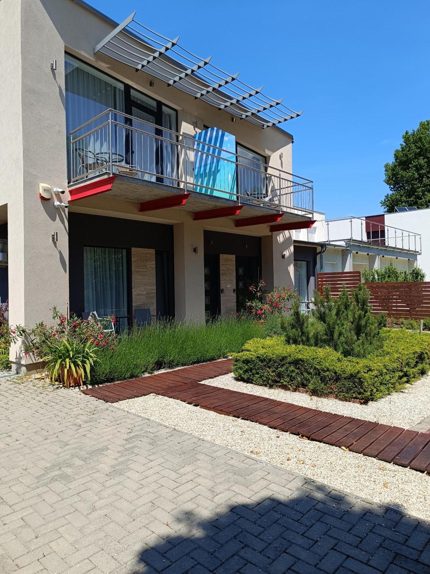 Ujhely Apartmanhaz Siofok Ngoại thất bức ảnh