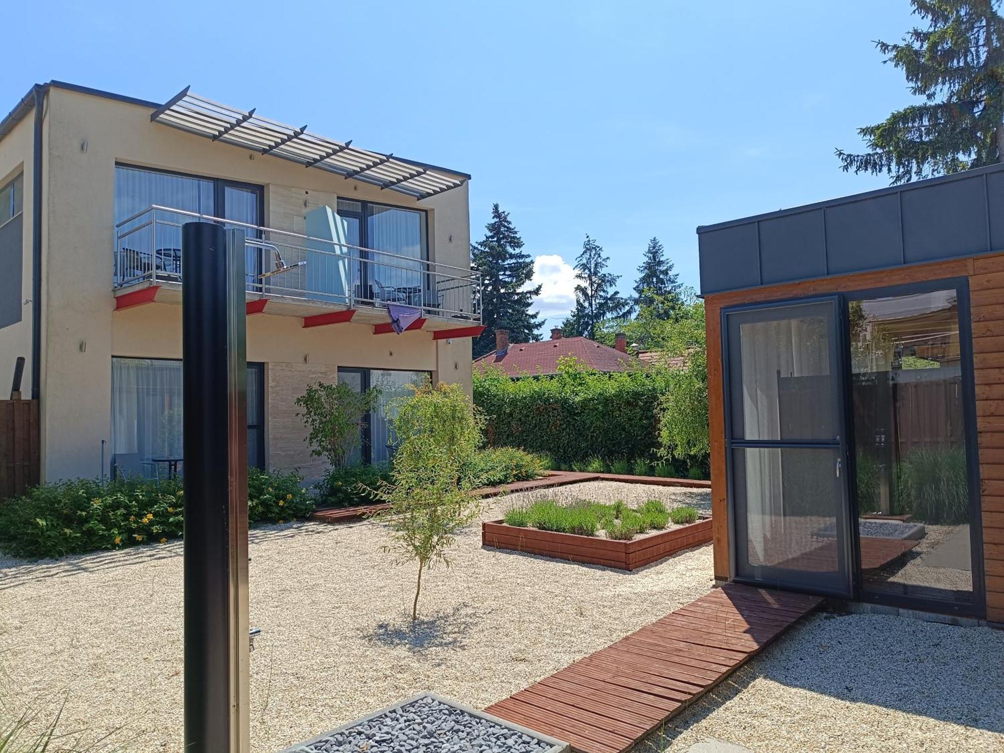 Ujhely Apartmanhaz Siofok Ngoại thất bức ảnh